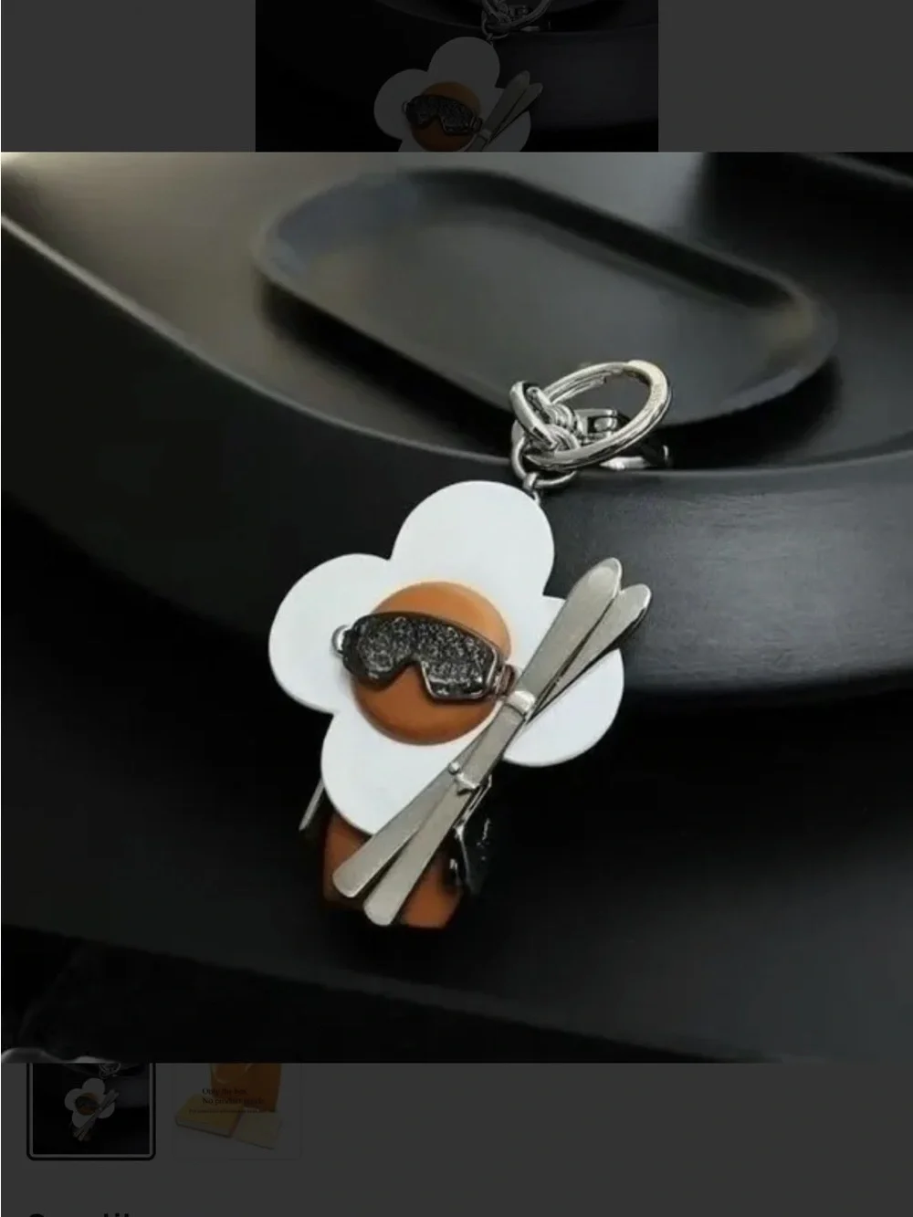 White & Tan Ski Flower Keyring Charm - Unbranded